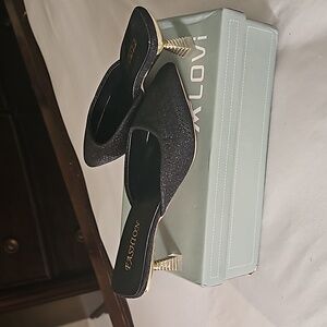 Ladies shoes,brand fashion, size 5 1/2,color black